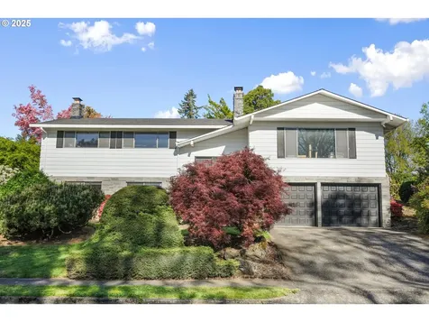 17435 Crownview Drive Gladstone OR 97027