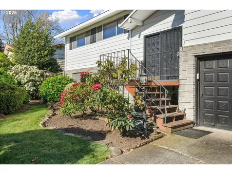 17435 Crownview Drive Gladstone OR 97027