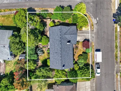 17435 Crownview Drive Gladstone OR 97027