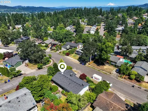17435 Crownview Drive Gladstone OR 97027