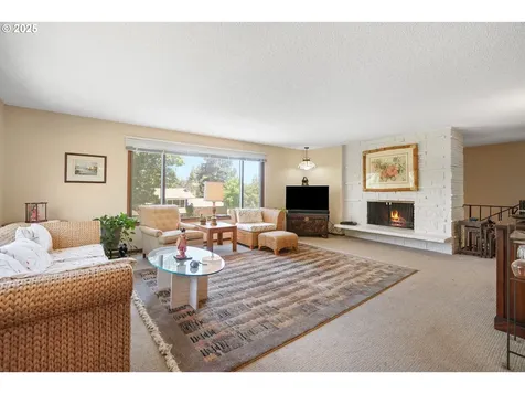 17435 Crownview Drive Gladstone OR 97027
