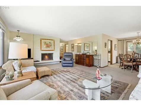 17435 Crownview Drive Gladstone OR 97027
