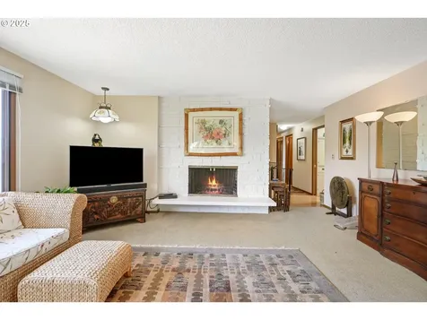 17435 Crownview Drive Gladstone OR 97027