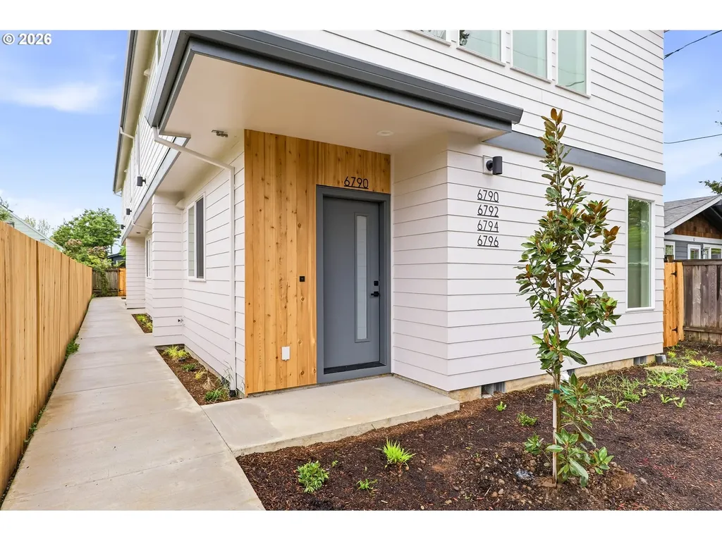 6792 SE Insley Street Portland OR 97206