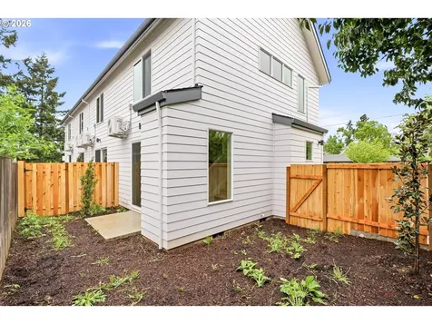 6792 SE Insley Street Portland OR 97206
