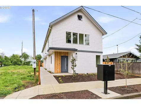 6792 SE Insley Street Portland OR 97206