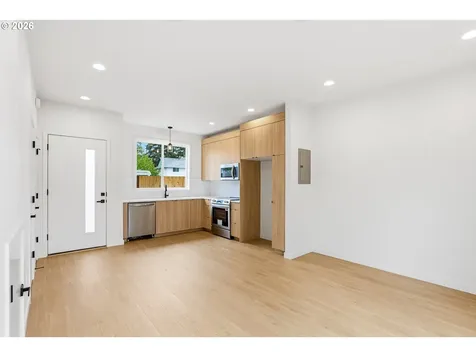 6792 SE Insley Street Portland OR 97206