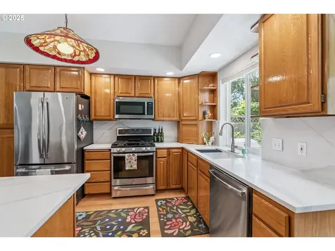 796 Street Charles Place Road Hood River OR 97031