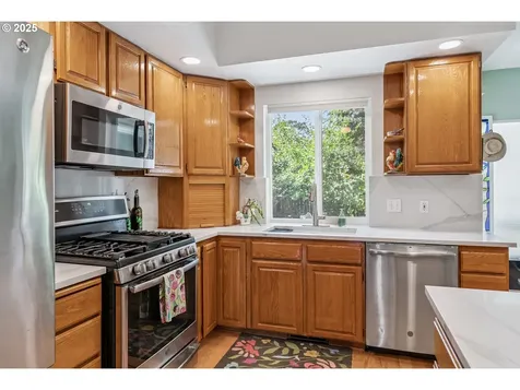 796 Street Charles Place Road Hood River OR 97031