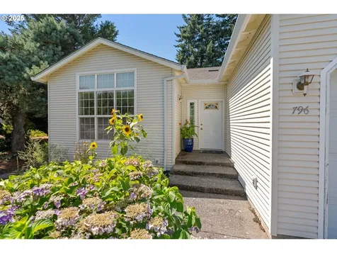 796 Street Charles Place Road Hood River OR 97031