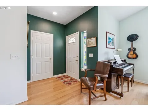 796 Street Charles Place Road Hood River OR 97031