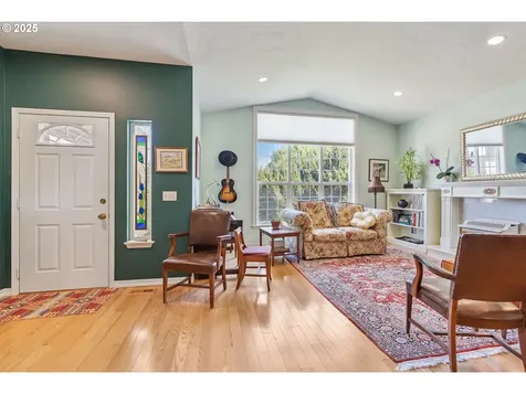 796 Street Charles Place Road Hood River OR 97031