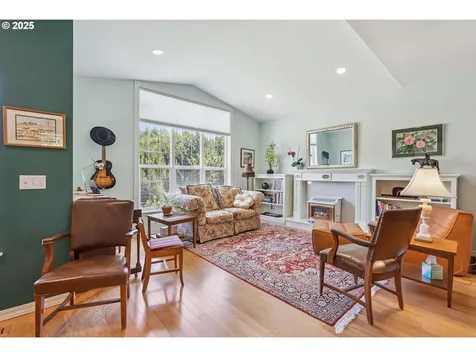 796 Street Charles Place Road Hood River OR 97031