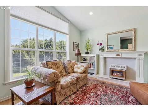 796 Street Charles Place Road Hood River OR 97031