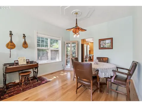 796 Street Charles Place Road Hood River OR 97031