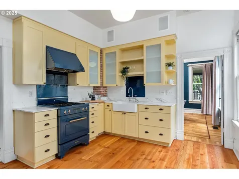 2664 NW Thurman Street Portland OR 97210