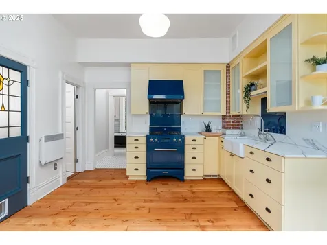 2664 NW Thurman Street Portland OR 97210
