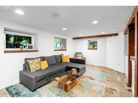 2664 NW Thurman Street Portland OR 97210