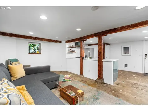 2664 NW Thurman Street Portland OR 97210