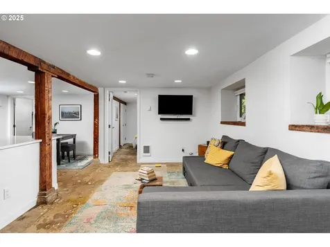 2664 NW Thurman Street Portland OR 97210