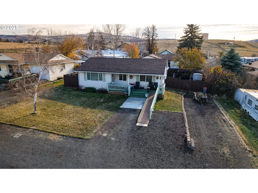 1225 B Street Fossil OR 97830