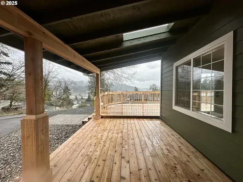 563 Oak Terrace Sutherlin OR 97479