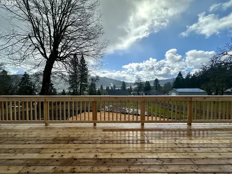563 Oak Terrace Sutherlin OR 97479
