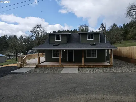 563 Oak Terrace Sutherlin OR 97479