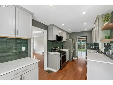 4204 NW Fir Street Vancouver WA 98660