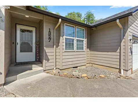 1327 G Street Washougal WA 98671