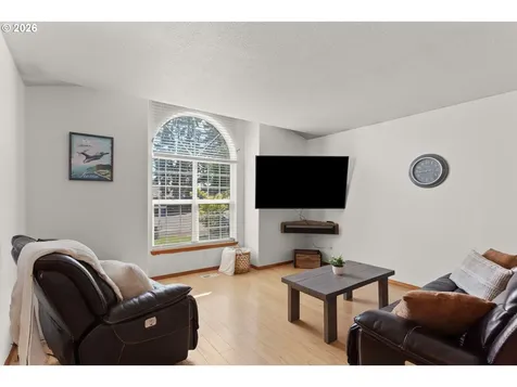 1327 G Street Washougal WA 98671