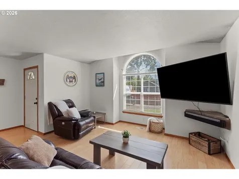 1327 G Street Washougal WA 98671