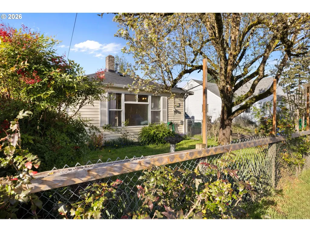 7645 SE Henderson Street Portland OR 97206