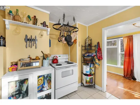 7645 SE Henderson Street Portland OR 97206