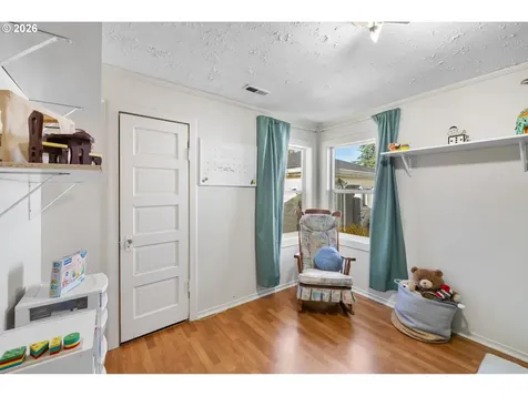 7645 SE Henderson Street Portland OR 97206