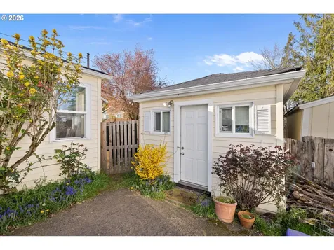 7645 SE Henderson Street Portland OR 97206