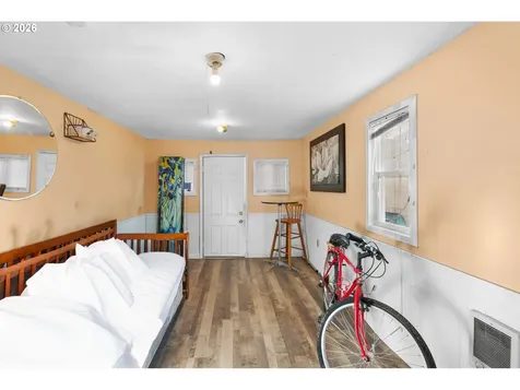 7645 SE Henderson Street Portland OR 97206