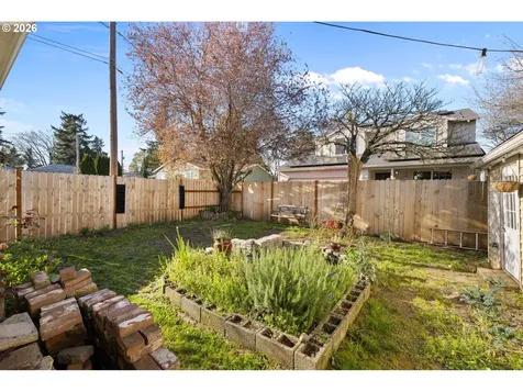 7645 SE Henderson Street Portland OR 97206