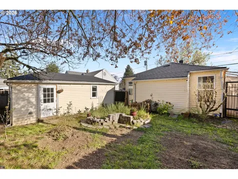7645 SE Henderson Street Portland OR 97206