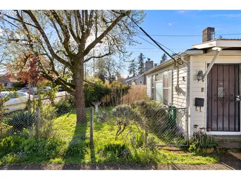 7645 SE Henderson Street Portland OR 97206