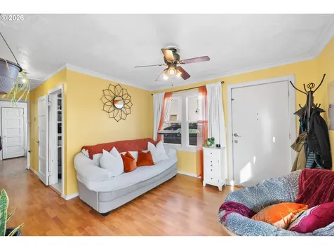 7645 SE Henderson Street Portland OR 97206