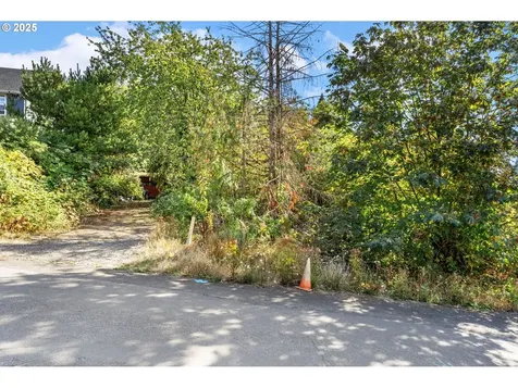 9080 NW Kearney Street Portland OR 97229