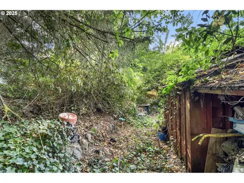 9080 NW Kearney Street Portland OR 97229