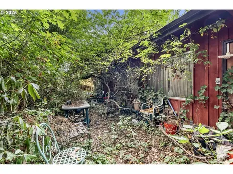 9080 NW Kearney Street Portland OR 97229