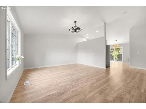260 7th Court Washougal WA 98671