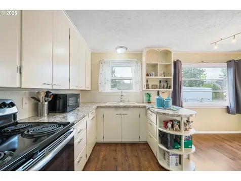 1002 N 10th Avenue Kelso WA 98626
