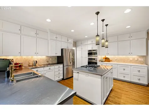 1333 Victorian Way Eugene OR 97401