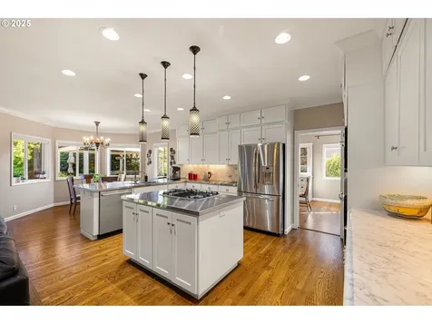 1333 Victorian Way Eugene OR 97401