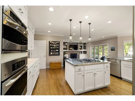 1333 Victorian Way Eugene OR 97401