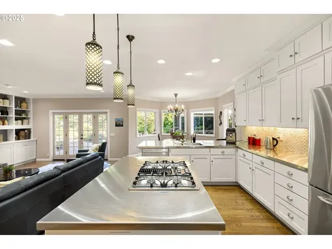 1333 Victorian Way Eugene OR 97401